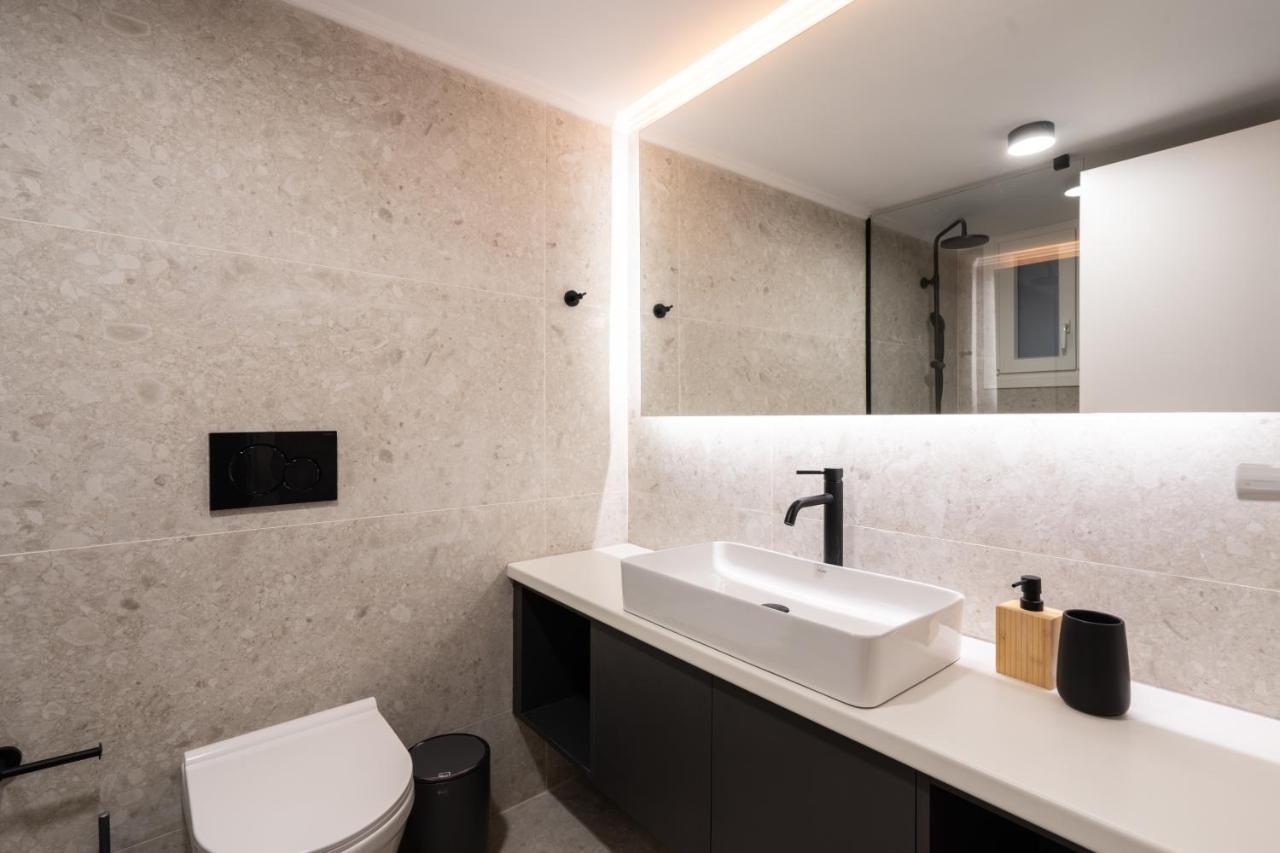 Unique 2 Bedrooms Apartment, Steps To Plaka And City Center Афины Экстерьер фото
