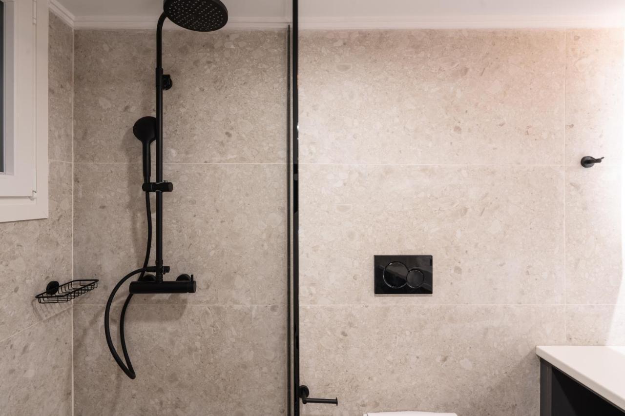 Unique 2 Bedrooms Apartment, Steps To Plaka And City Center Афины Экстерьер фото